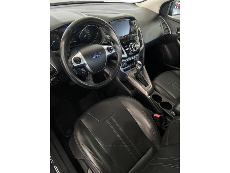 FORD - FOCUS - 2015/2015 - Preta - R$ 49.900,00