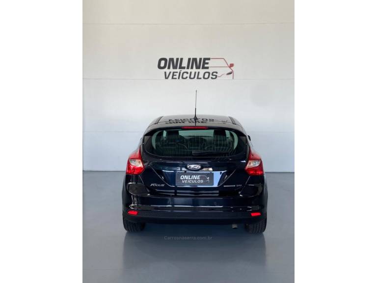 FORD - FOCUS - 2015/2015 - Preta - R$ 49.900,00
