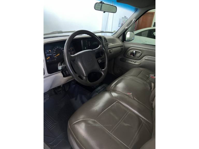 CHEVROLET - SILVERADO - 1999/2000 - Preta - R$ 100.000,00