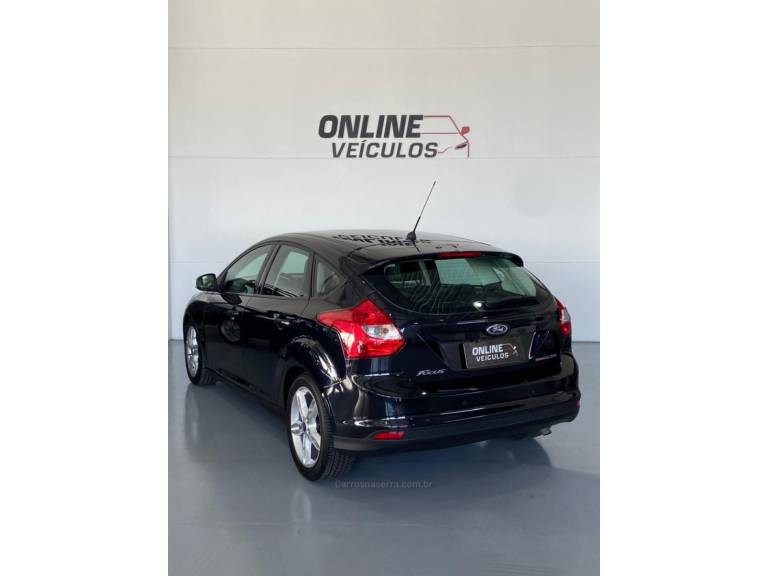 FORD - FOCUS - 2015/2015 - Preta - R$ 49.900,00