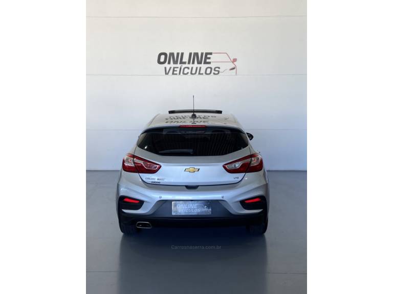 CHEVROLET - CRUZE - 2018/2018 - Prata - R$ 92.900,00